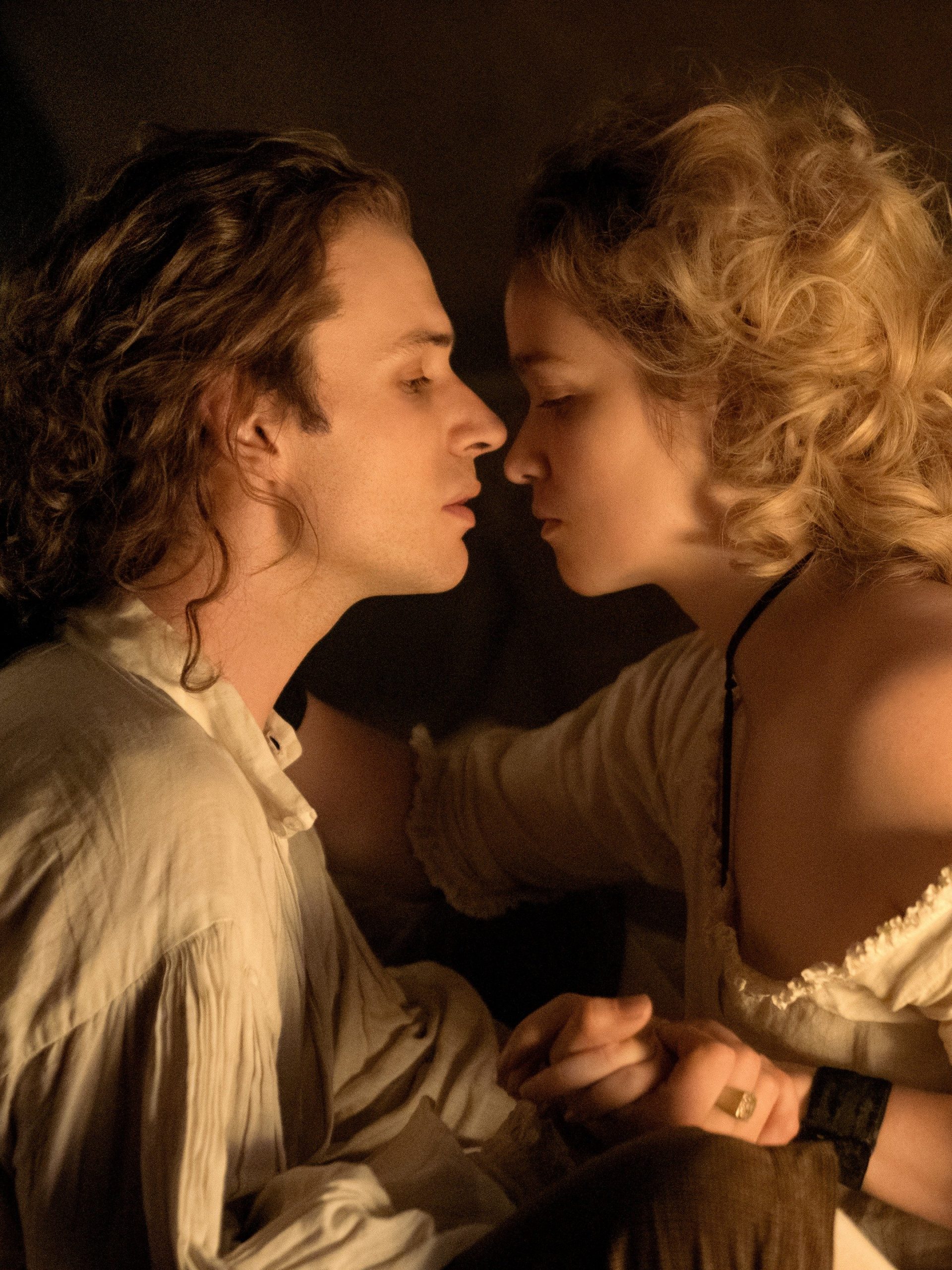 Dangerous Liaisons S1E1 11/6/22 “Love or War” on STARZ
