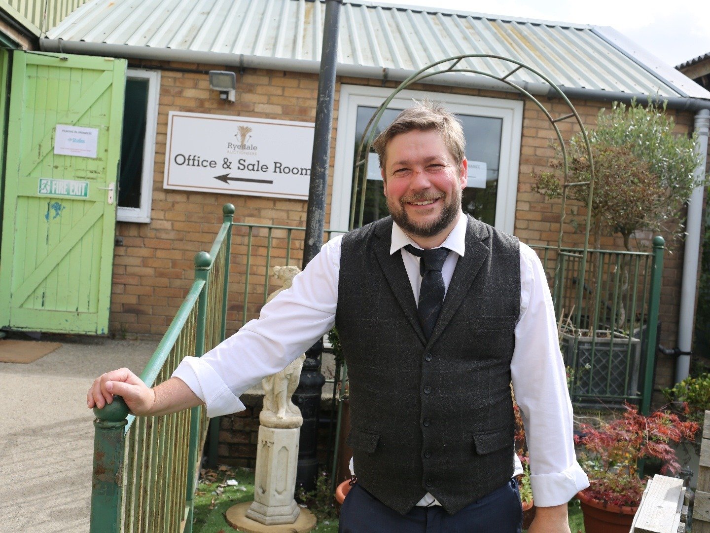 Celebrity Yorkshire Auction House "Helen Skelton and Nick Hancock" S2E4 5 December 2022 on Really 1 p20867604 i h9 ab