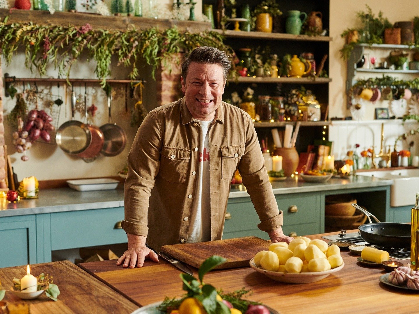 Jamie's Easy Christmas S1E1 6 December 2022 on Channel 4 1 Jamie’s Easy Christmas S1E1 6 December 2022 on Channel 4