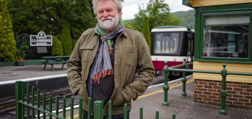 Britains Favourite Railway Stations with Si King